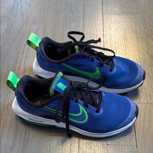 Nike Boys Air Zoom size 4
